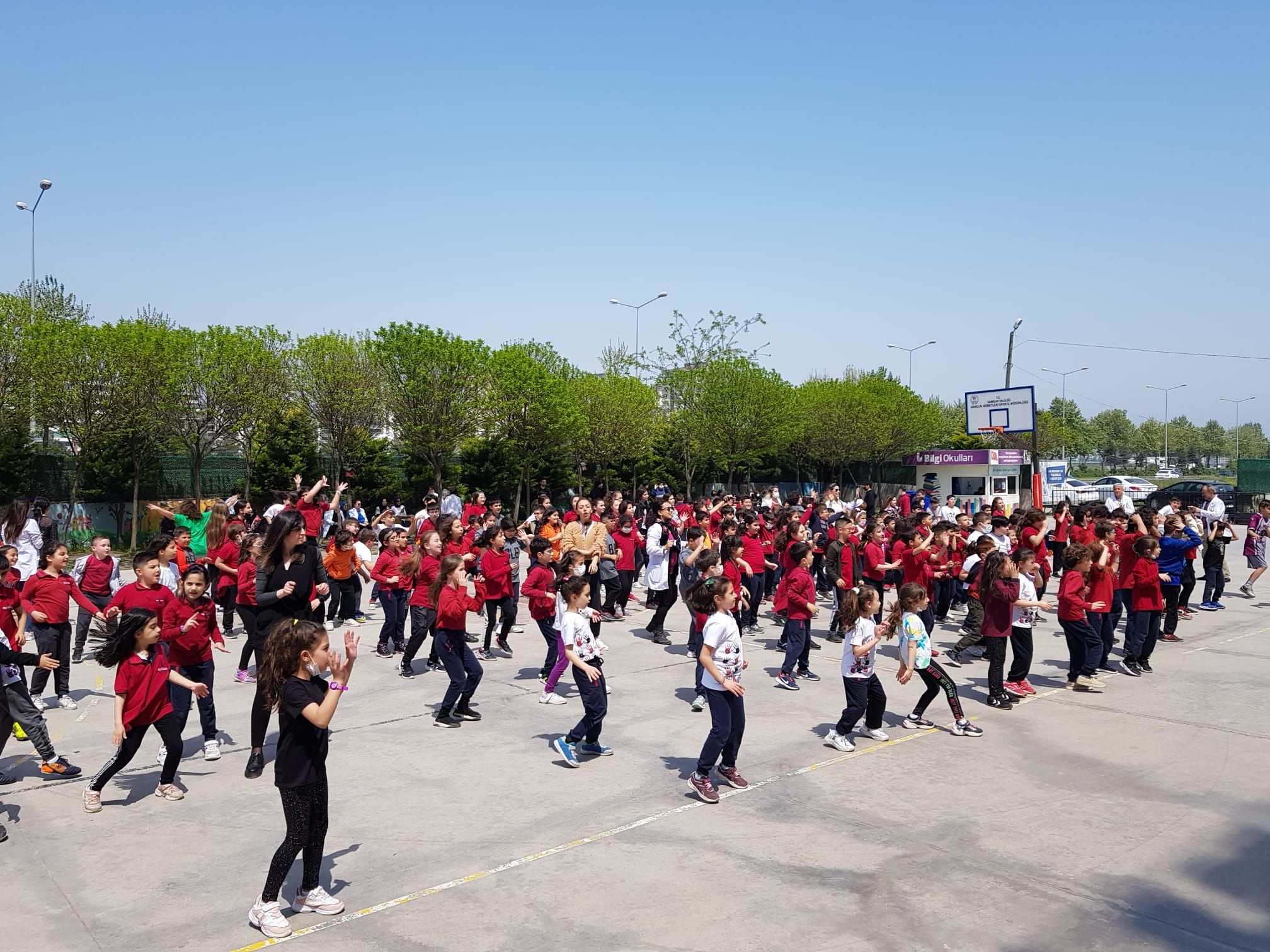 Bilgi Okulları, 29 nisan Dünya Dans Gününde herkesi dansa davet ediyor:)